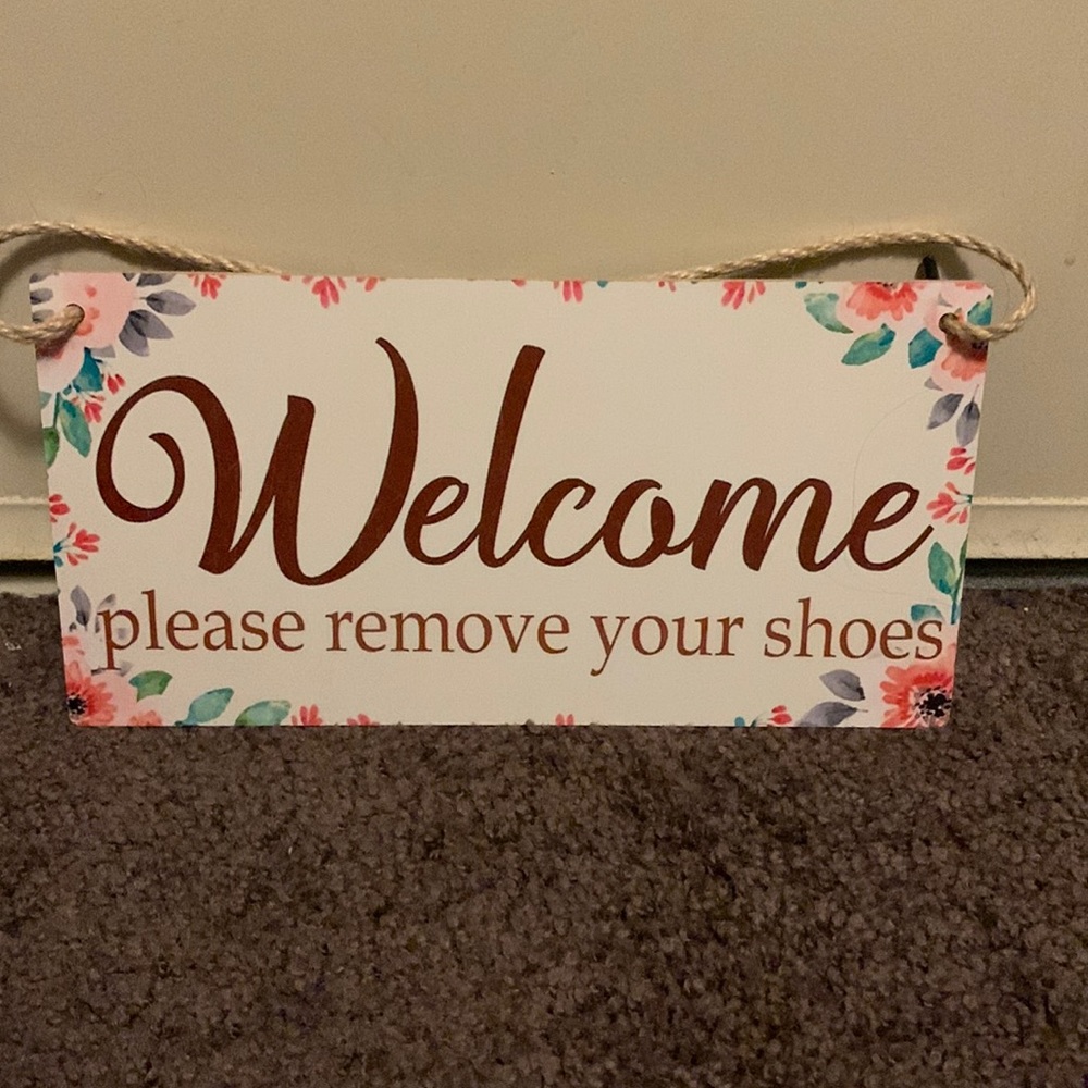 Hanging sign for door
